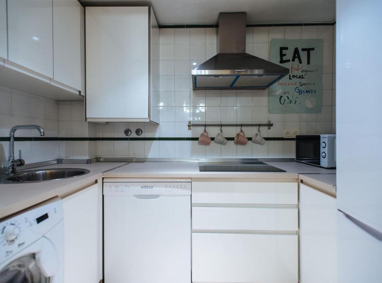 Pajaritos Suite Apartment - Private Parking Included Севиля Екстериор снимка