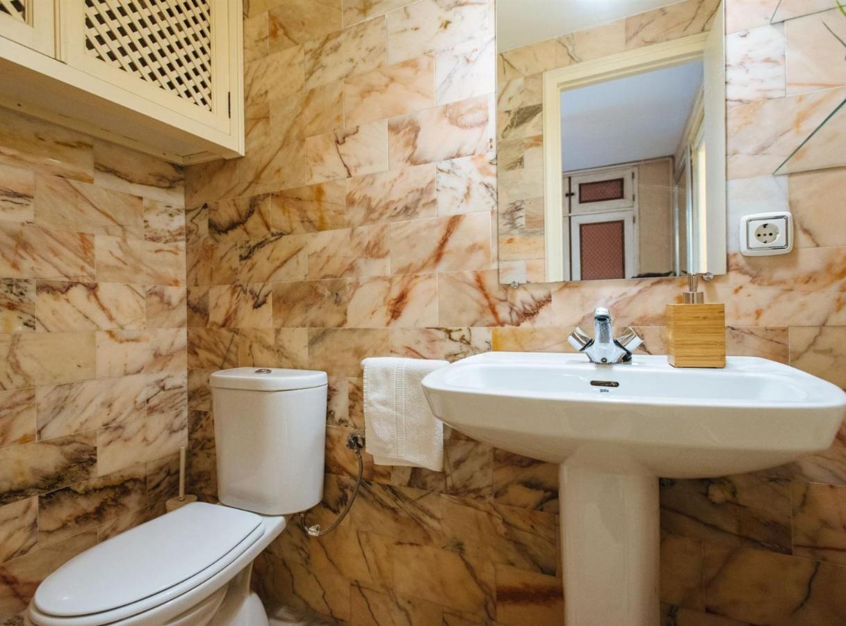Pajaritos Suite Apartment - Private Parking Included Севиля Екстериор снимка